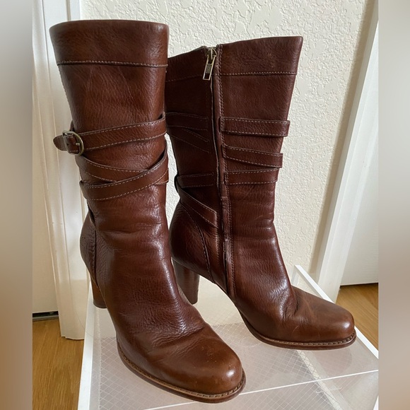 UGG Women's Caroline Boots Brown sheepskin Leather Moto Strap Heeled size 8 - Picture 4 of 12